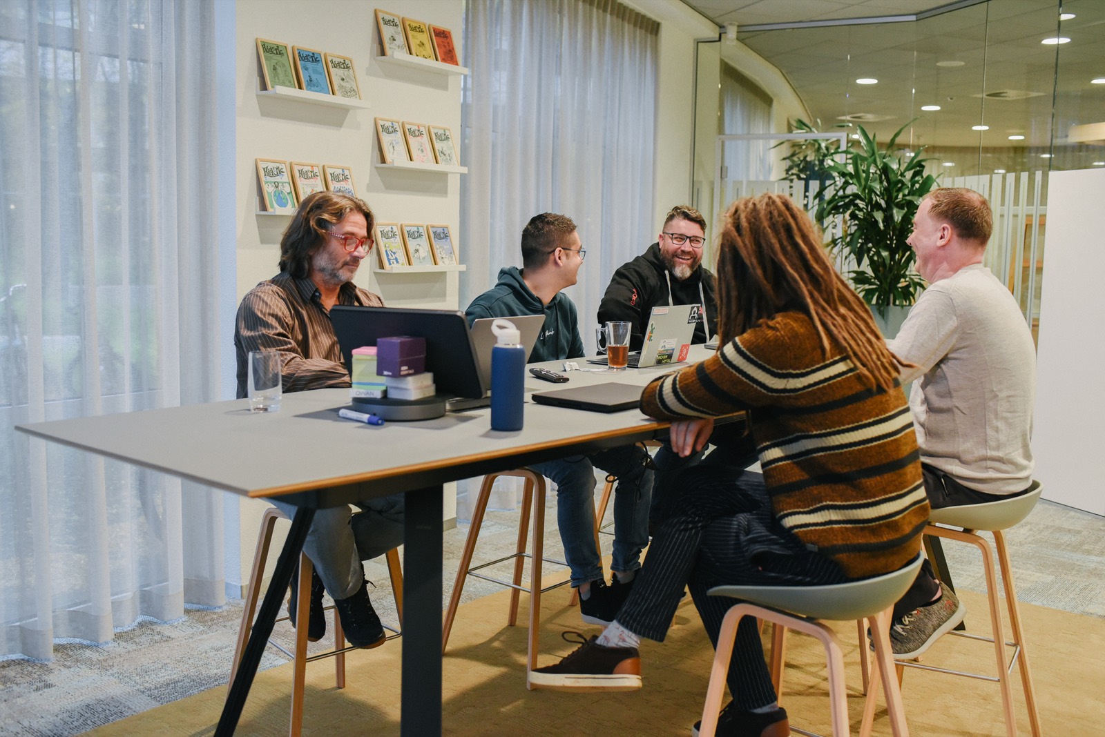 Het Guardian360-team werkt samen op het kantoor in Rotterdam